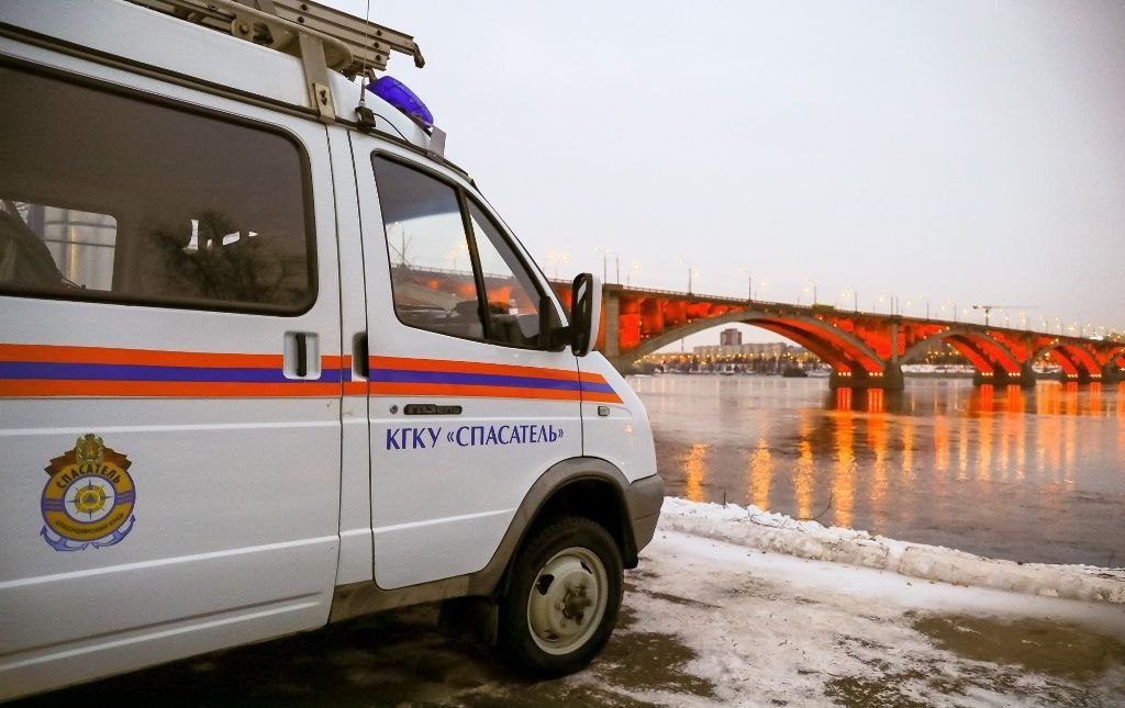 18-летняя девушка упала в обрыв в районе моста 777 в Красноярске