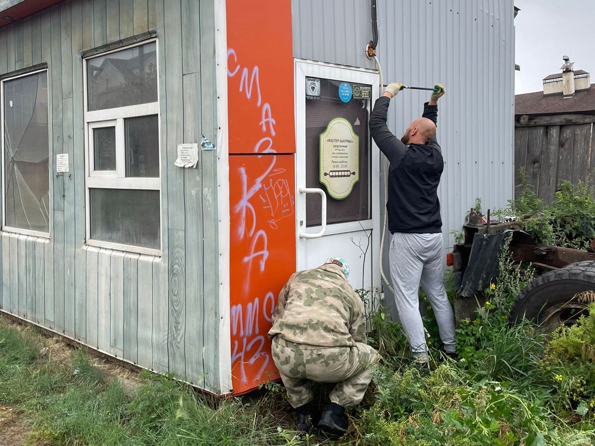 За год в Ленинском районе Красноярска демонтировали около 30 самовольно установленных времянок
