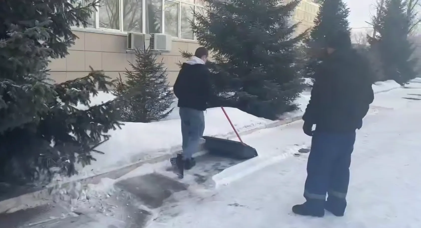«Труд облагораживает человека»: два подростка, избившие жителя Солнечного, уже трудятся на благо общества