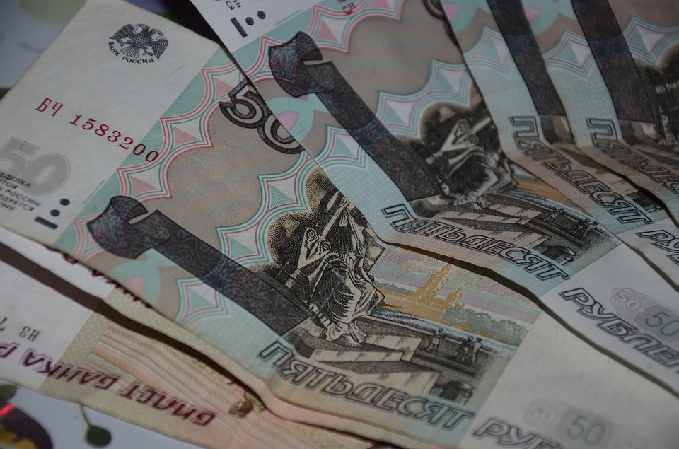 В Красноярске кассир украл из кассы 35 тысяч рублей