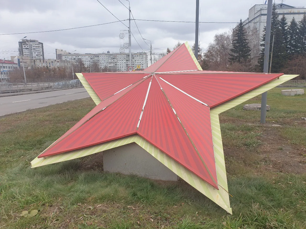 В Железнодорожном районе Красноярска отреставрируют три арт-объекта