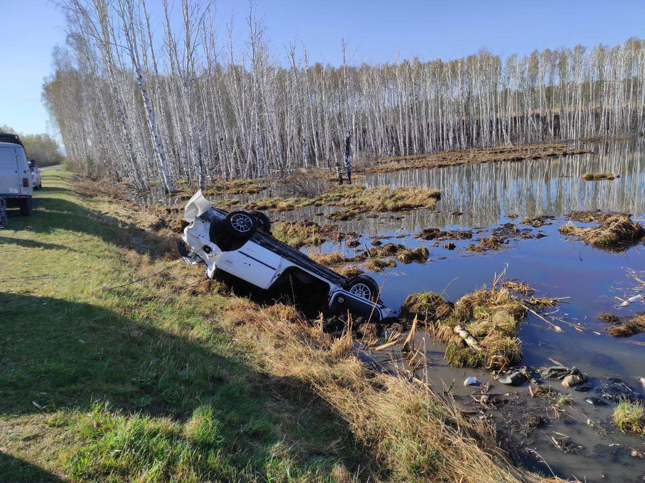 В Красноярском крае после падения машины с обрыва в воду погибли 5 человек
