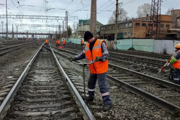 В Ачинске осужденные к принудительным работам получили специальность «монтер пути»