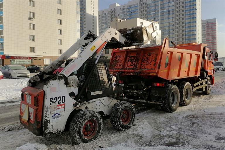 Более 1700 КамАЗов снега вывезли за выходные с дорог Красноярска