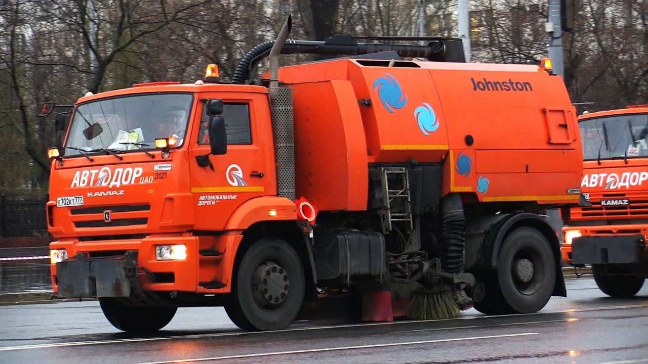 Улицы Красноярска от песка вышли убирать большие дорожные пылесосы