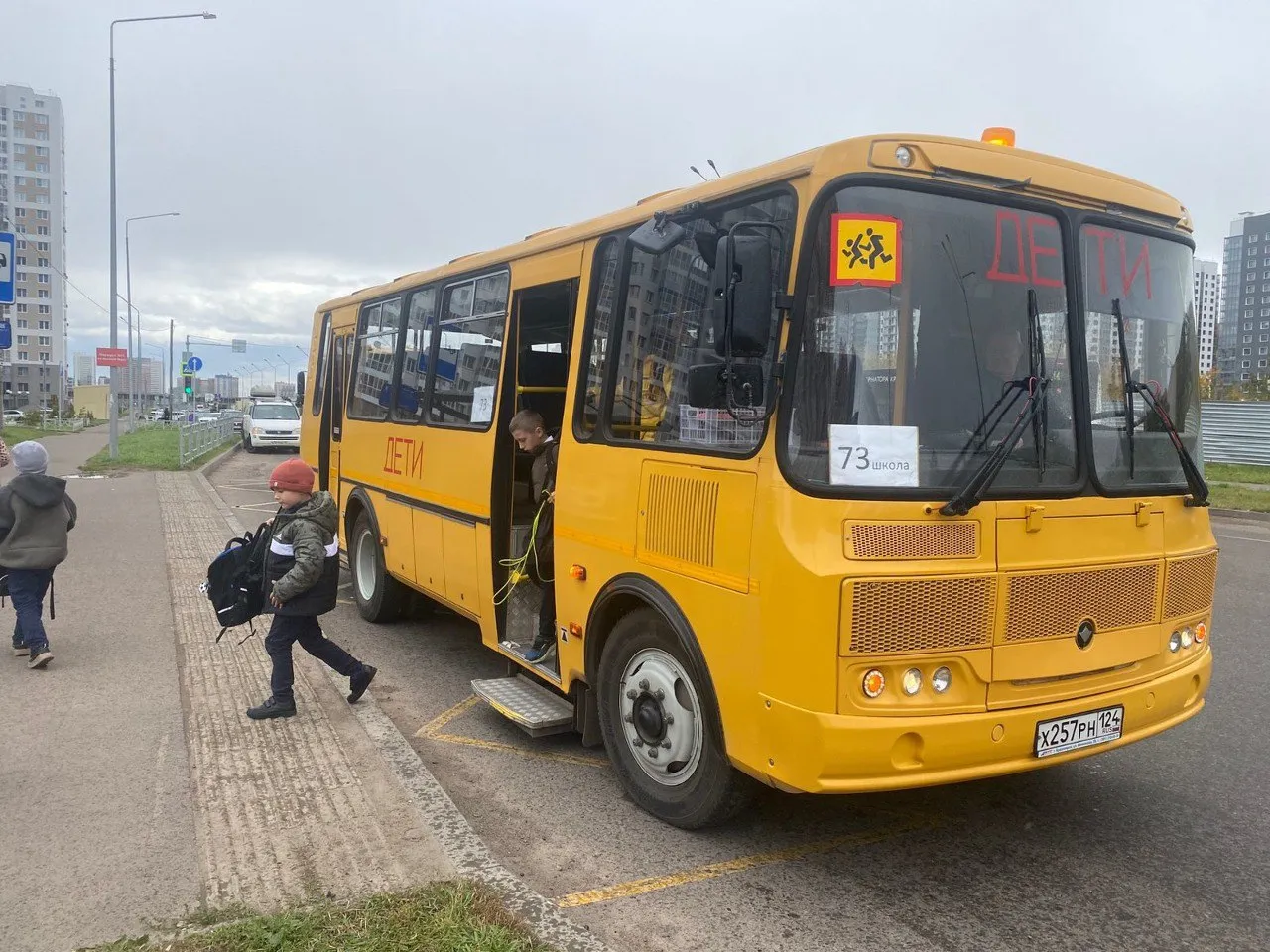 Еще один школьный автобус запустили в красноярский микрорайон Тихие зори