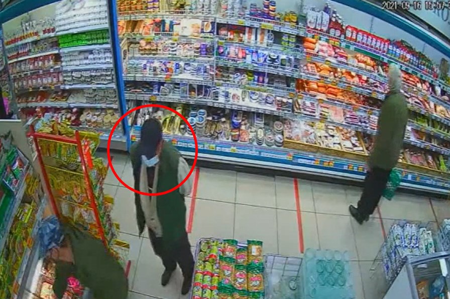 В Красноярске разыскивают мужчину, который приставал к 15-летней школьнице в автобусе