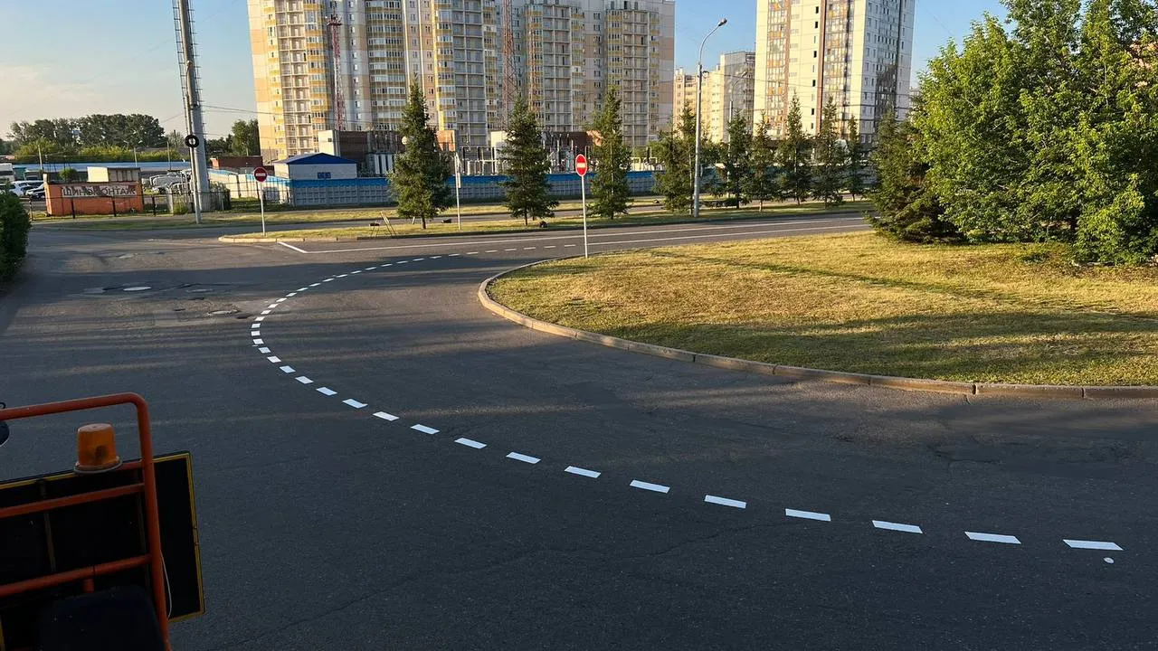 В Красноярске нанесли разметку на улице Алексеева