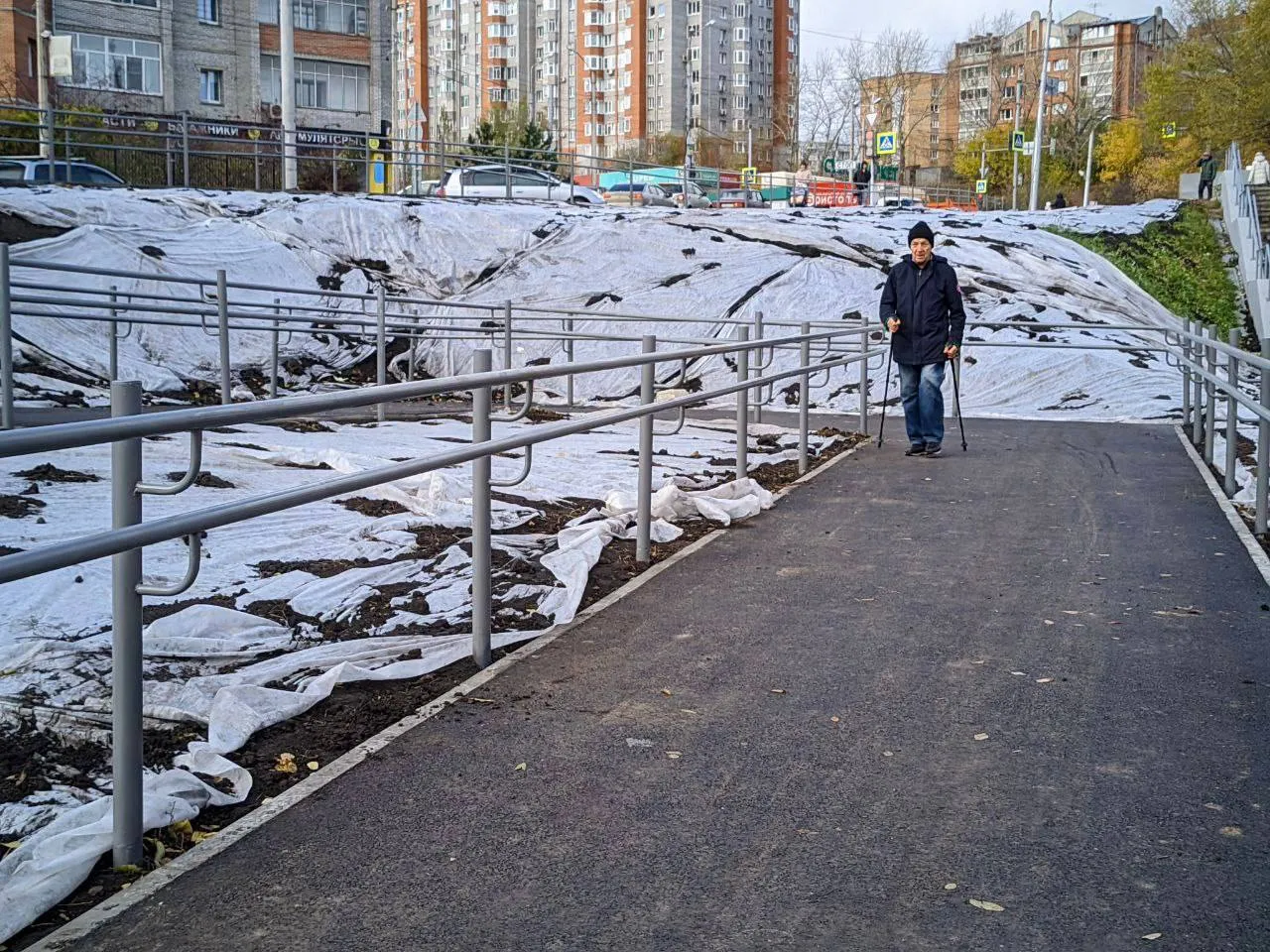 Между улицами Вильского и Стасовой в Красноярске оборудовали пандус