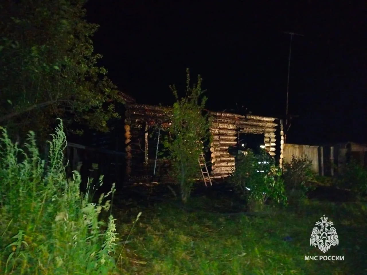 В Красноярском крае в ночном пожаре погибли два человека