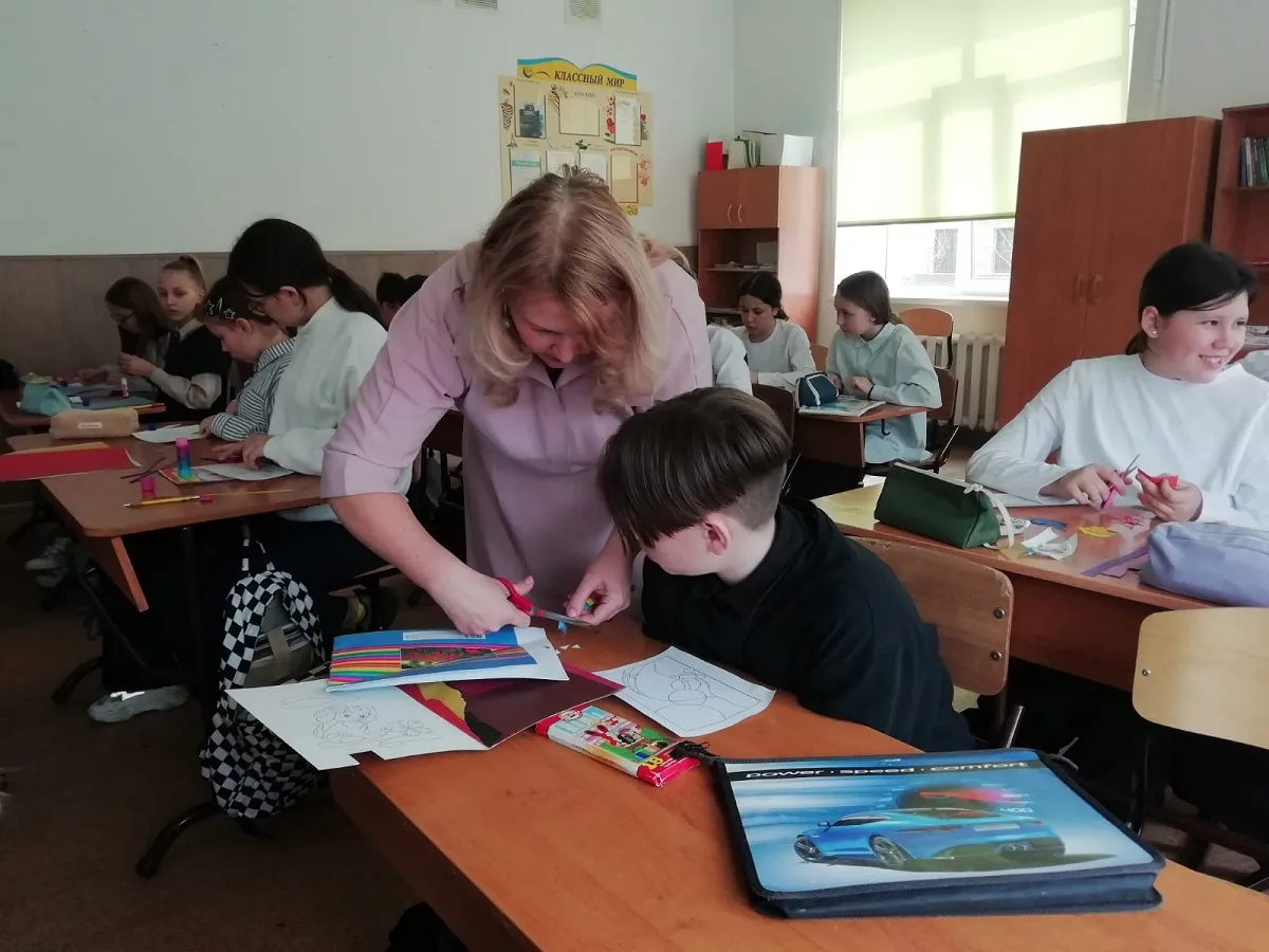 В красноярской школе № 158 планируют установить глушилки сотовой связи