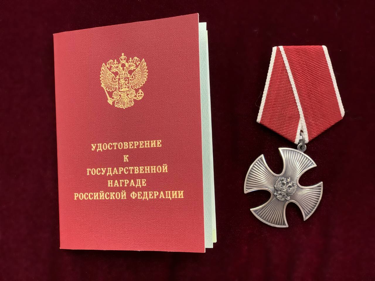 Матери погибшего военнослужащего из Красноярского края вручили Орден Мужества