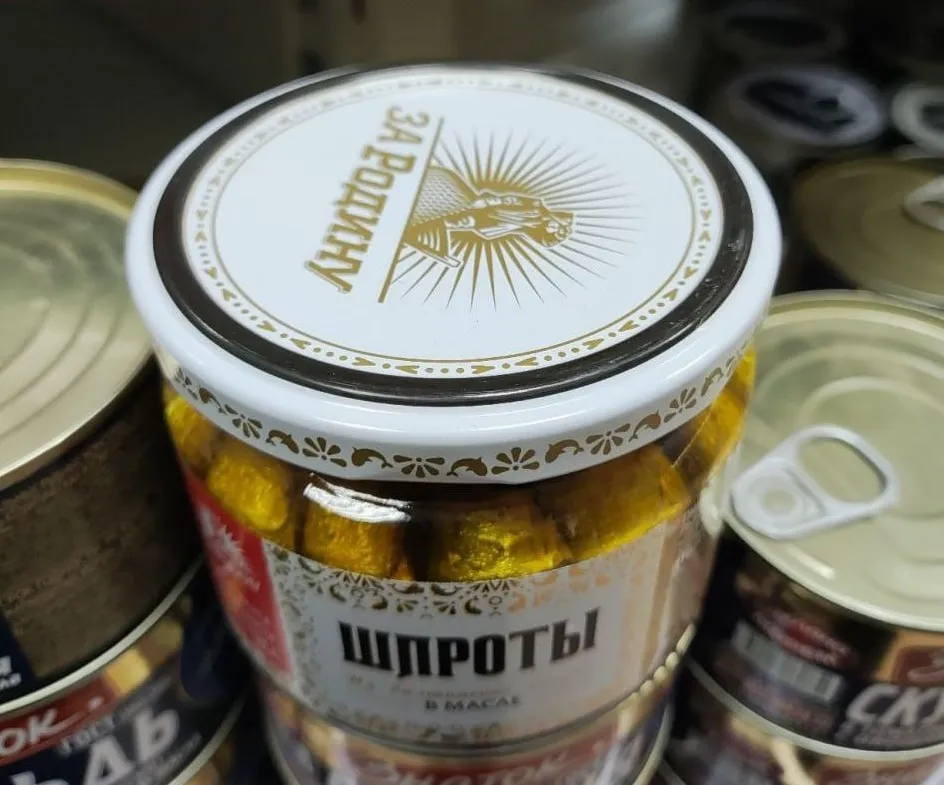Санитарные врачи ищут в магазинах Красноярского края рыбные консервы с ботулотоксином