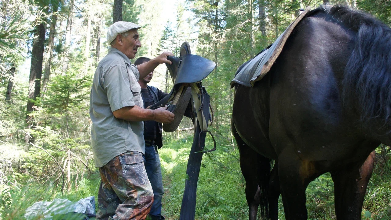4_Кожечкин ВлдрВас. с конем_Фото архив нацпарка “Краснояркие Столбы”.JPG