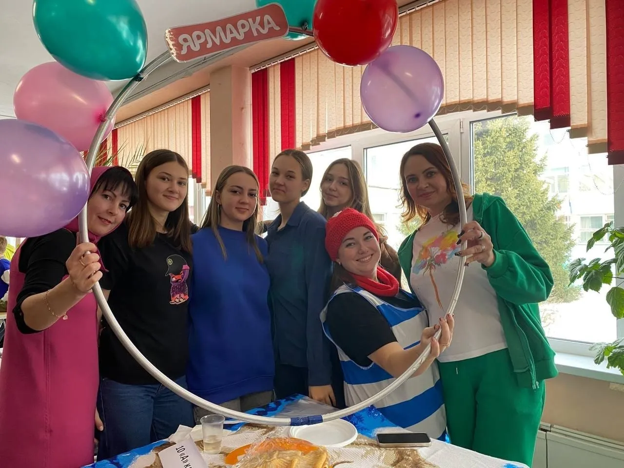 В красноярской школе прошла благотворительная ярмарка в помощь бойцам СВО