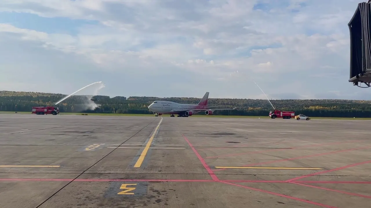 В Красноярск прилетел первый двухэтажный Boeing 747