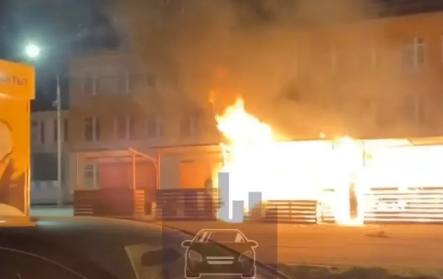 В Красноярске сгорели павильоны для торговли на 60 лет Октября