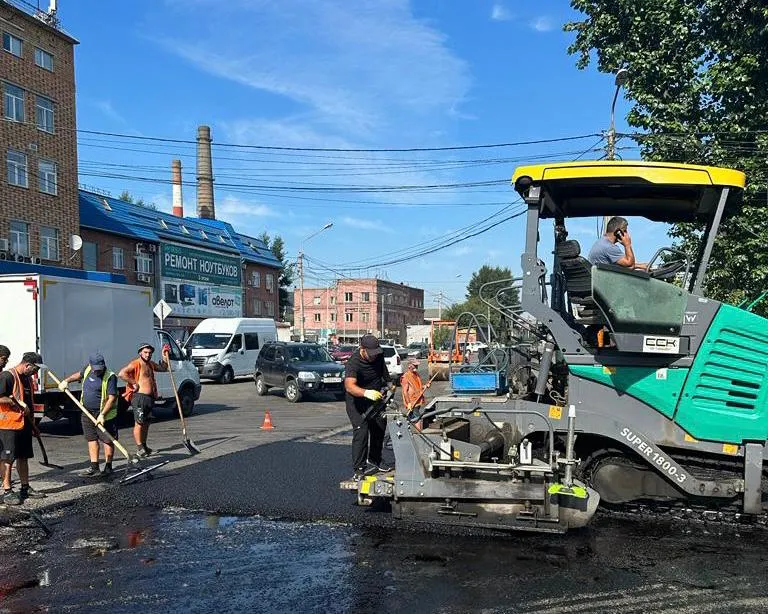 В Красноярске на улицах Щорса и Воронова завершается ремонт дорог