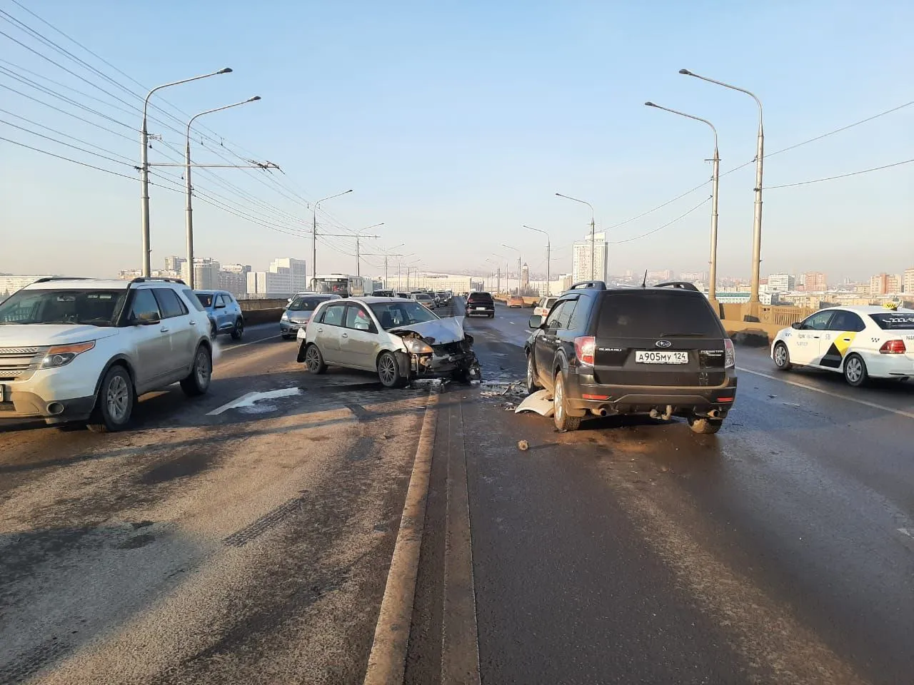 В Красноярске на Коммунальном мосту в ДТП пострадал ребенок