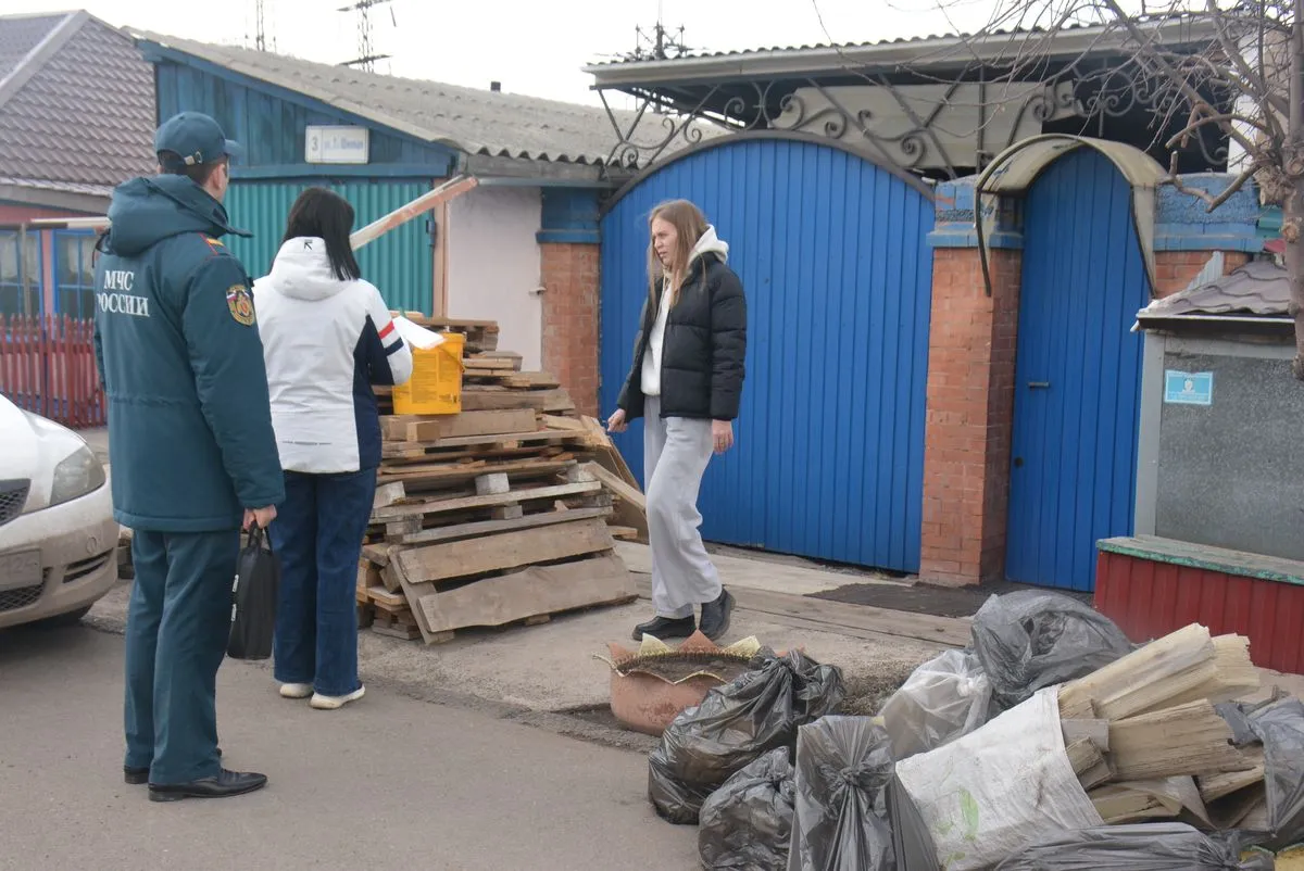 Жителям частного сектора Ленинского района напомнили о правилах пожарной безопасности
