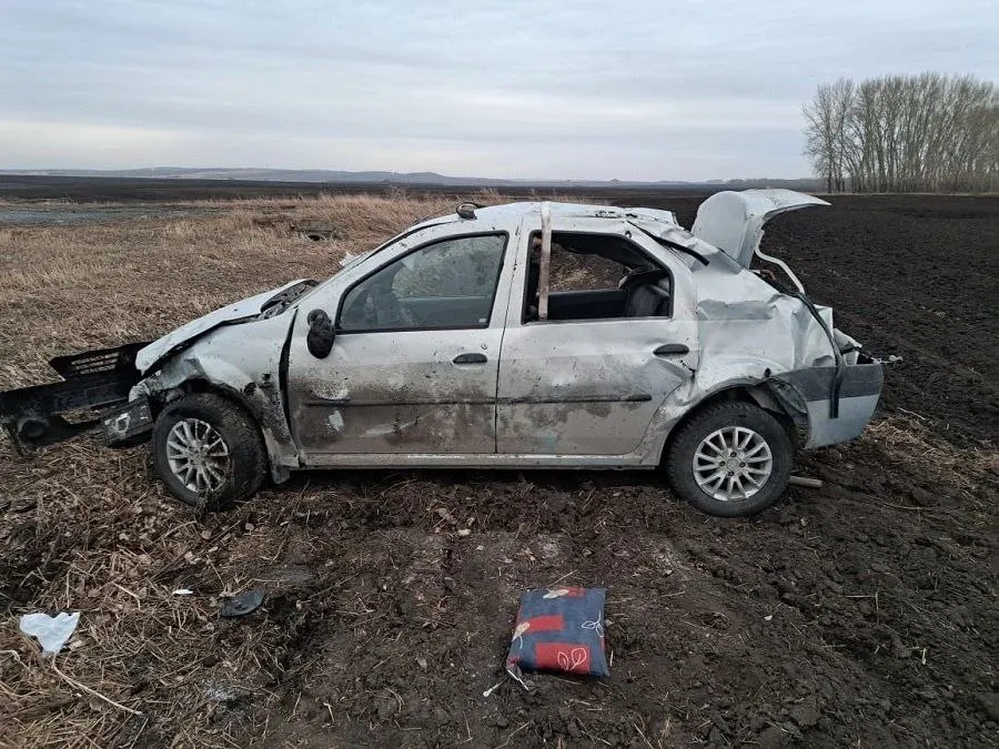 В Красноярском крае в аварии с несовершеннолетним водителем три пассажира вылетели из окон