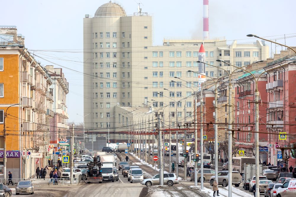 В Красноярске временно перекрыли крайнюю левую полосу на улице Чайковского