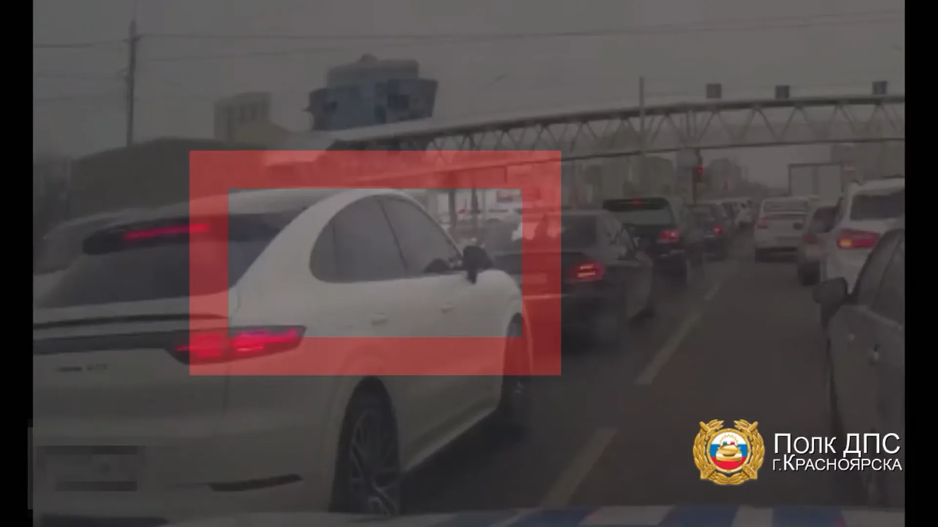 В Красноярске водителя «Порше Кайен» арестовали на 8 суток за отказ от замера тонировки стёкол