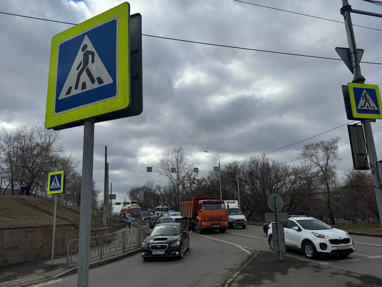 На правобережье Красноярска грузовик насмерть сбил пенсионерку