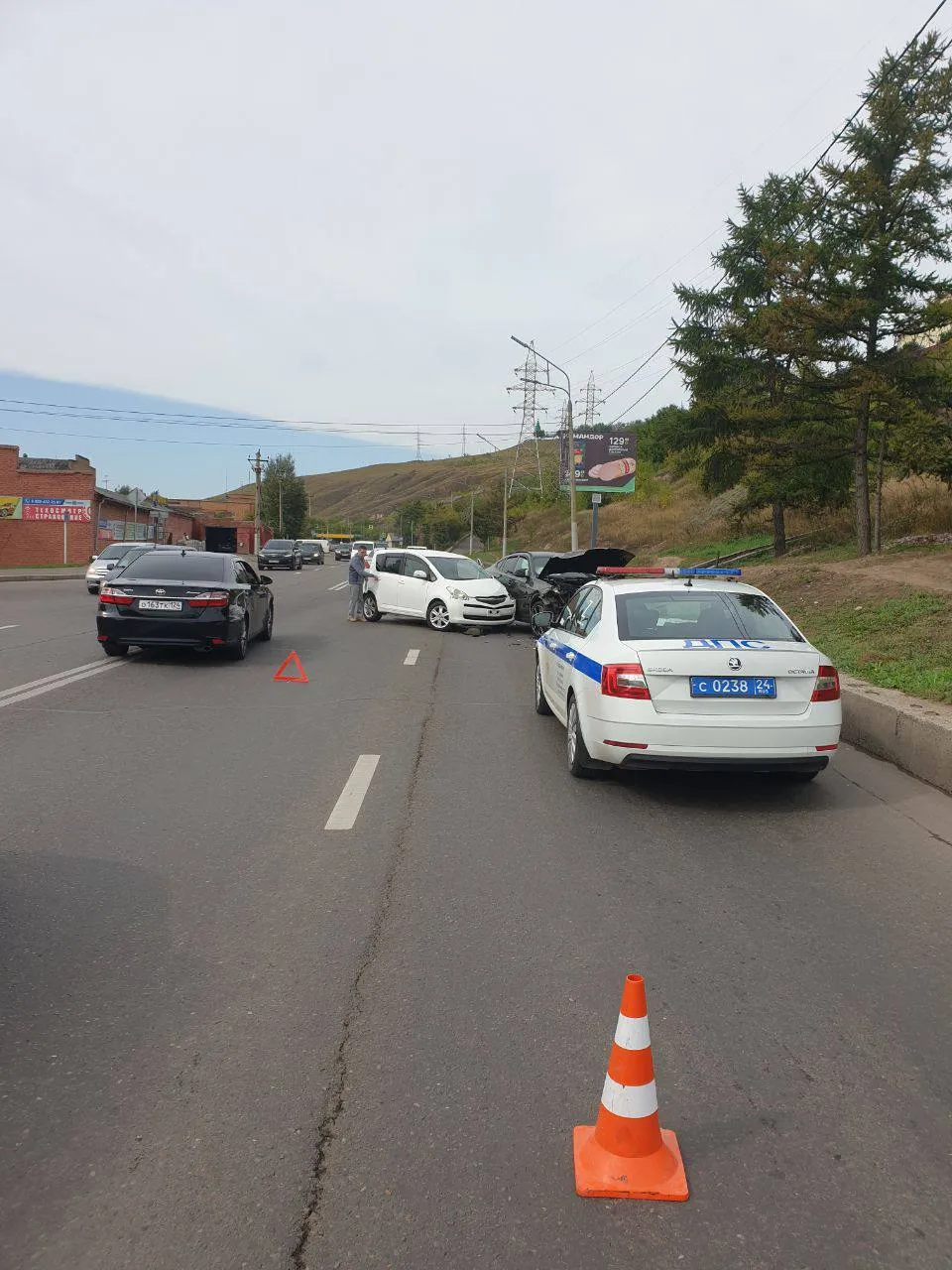В Красноярске из-за аварии с пострадавшими на Брянской образовалась пробка