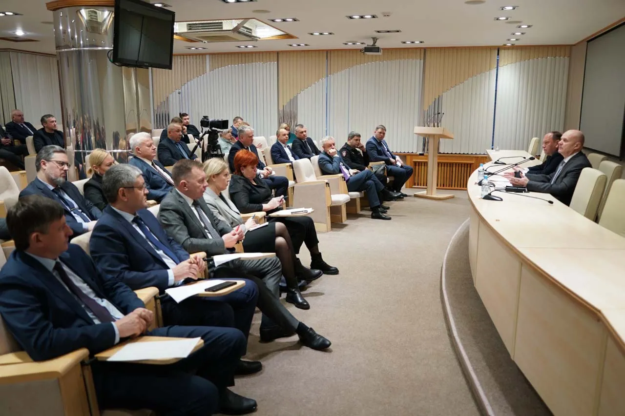 Владислав Логинов подвел итоги работы городских служб в каникулы и обозначил проекты развития Красноярска на 2025 год