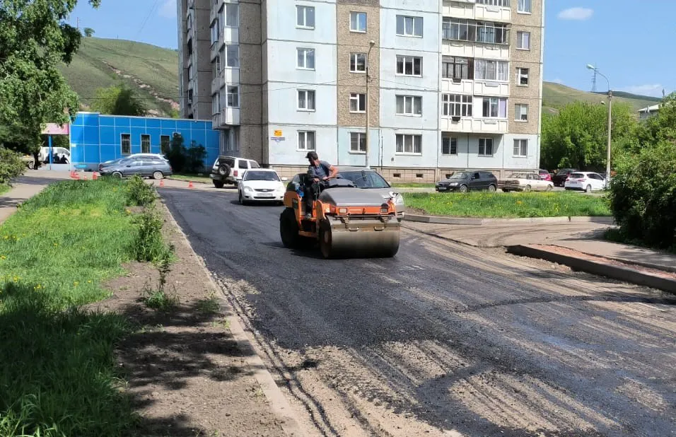 В Железнодорожном районе Красноярска отремонтировали половину запланированных проездов