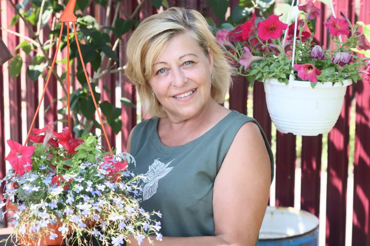 «Стоит только войти во вкус». Жительница Советского района рассказала, как ухаживает за палисадником
