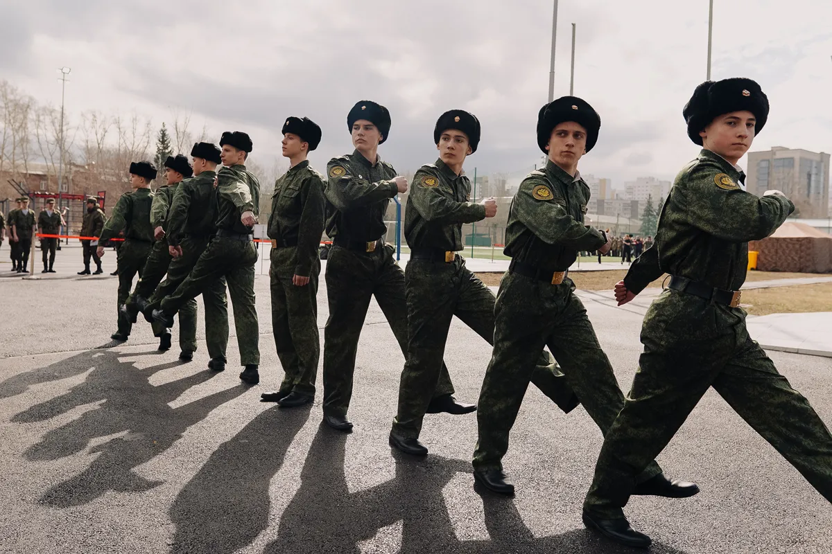 В Красноярске 350 школьников и студентов приняли участие в военно-патриотической игре «Зарница 2.0»