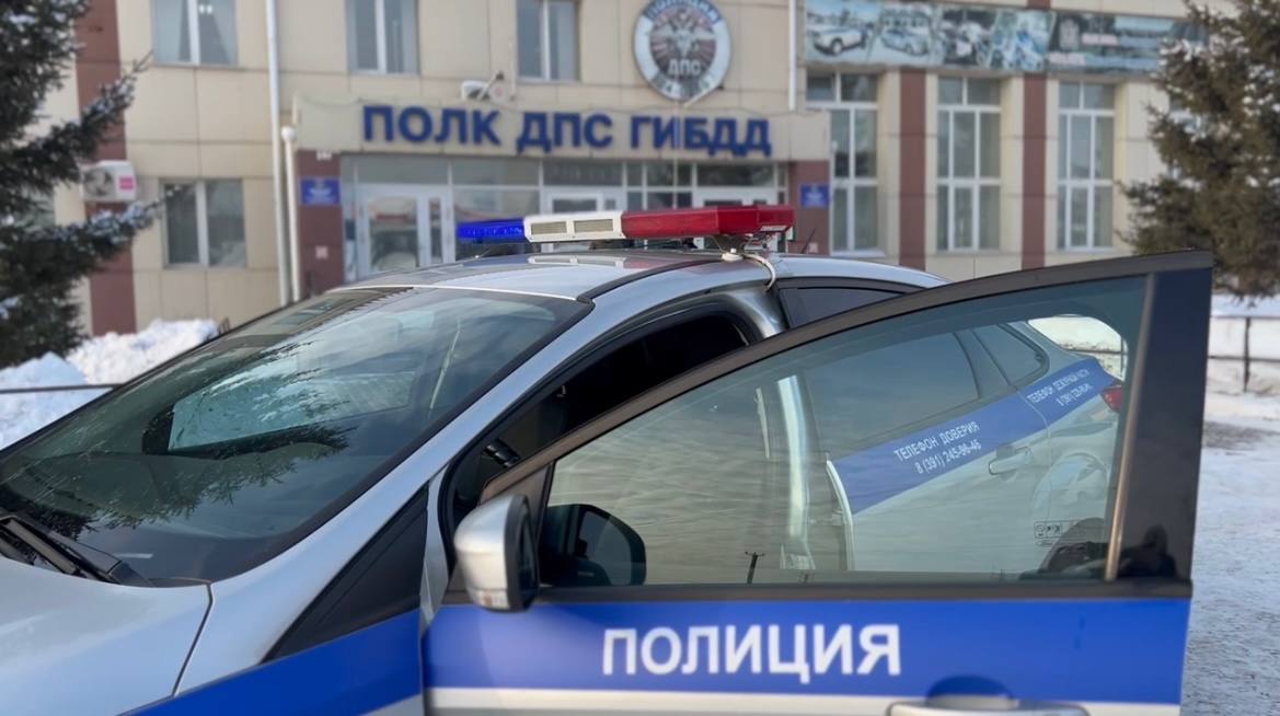 В Красноярске 8-летняя школьница перебегала дорогу и попала под колеса «Жигулей»