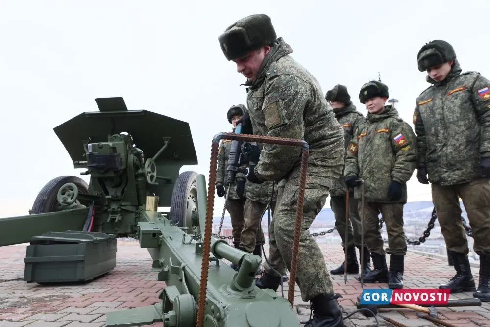 Пушка на Караульной горе.
Дмитрий Шабалин