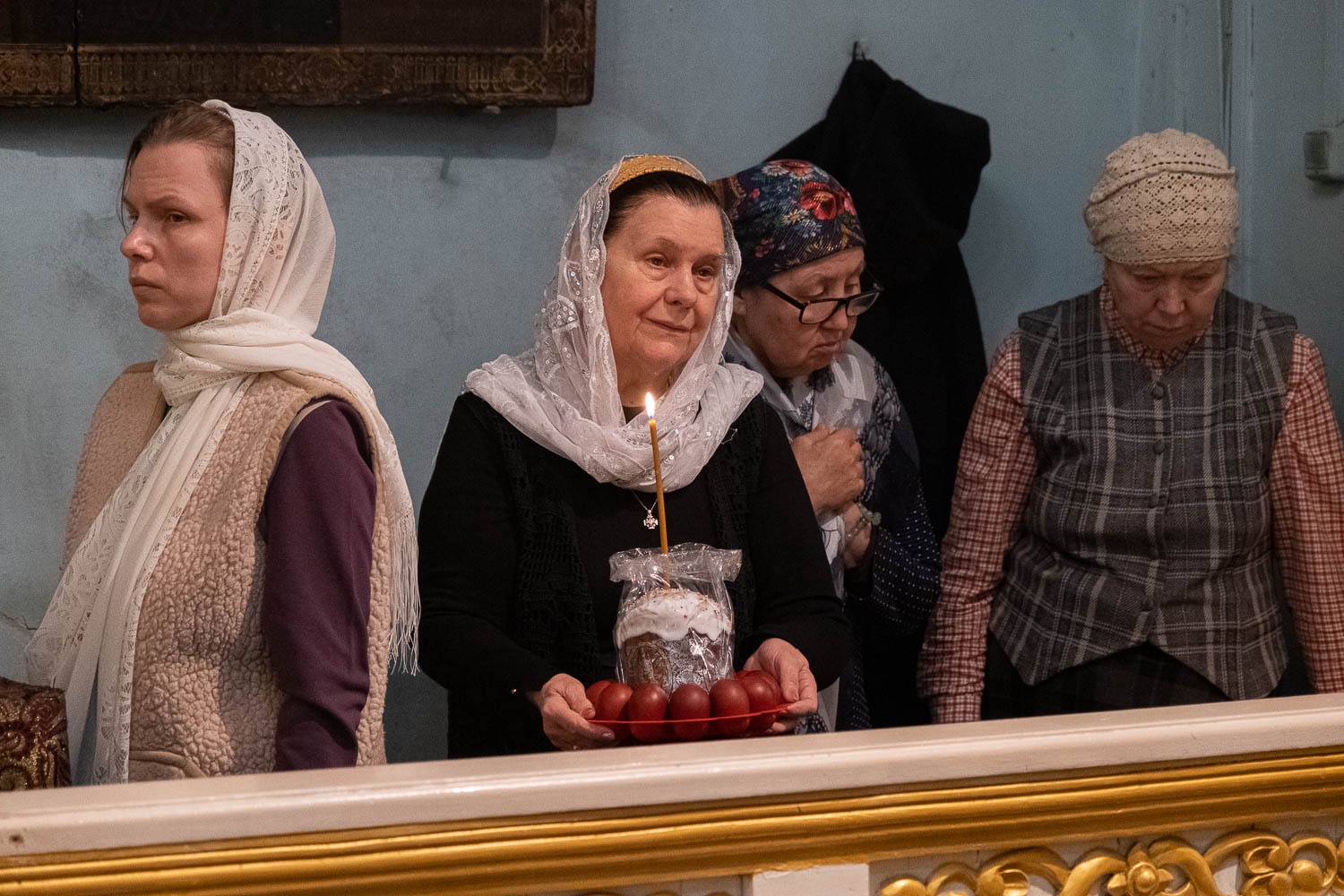 В Красноярске дорожники проверяют и ремонтируют дороги к храмам и городским кладбищам