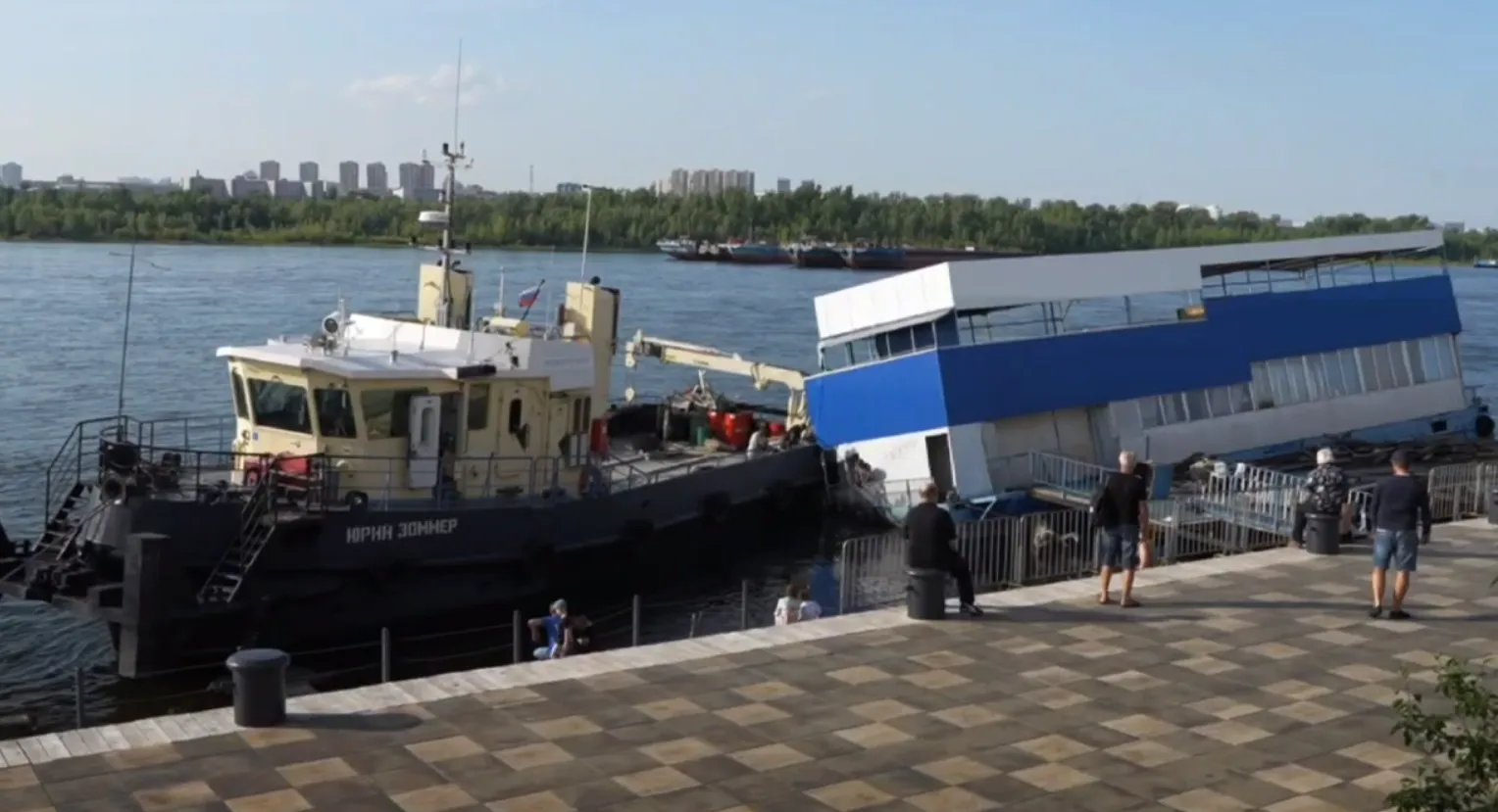 В Красноярске уберут бывшее плавучее кафе «Гавань» за ТЦ «Красноярье»
