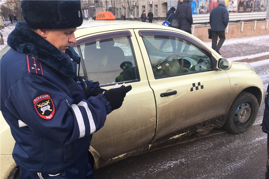 В Красноярске в 2021 году таксисты совершили более 7 500 нарушений ПДД