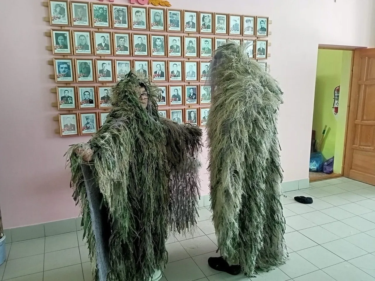 Красноярские детсадовцы делают кудельки для костюмов бойцов СВО