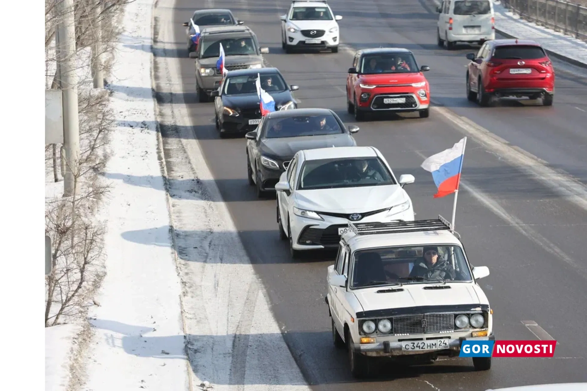 В Красноярске прошел автопробег в честь Дня защитника Отечества