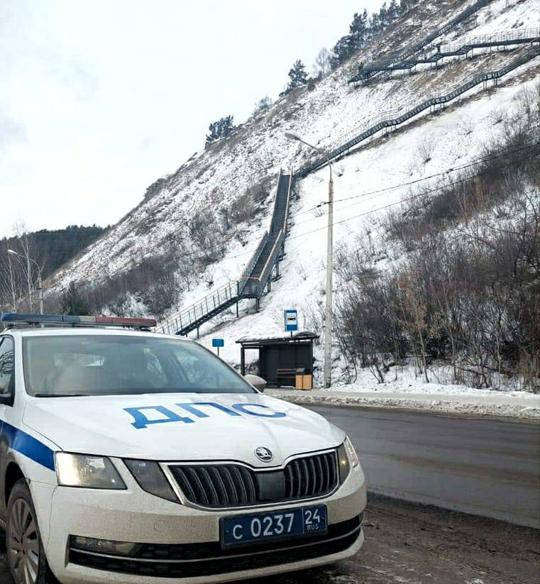 В Красноярске около новой лестницы в Удачном хотят обустроить парковку