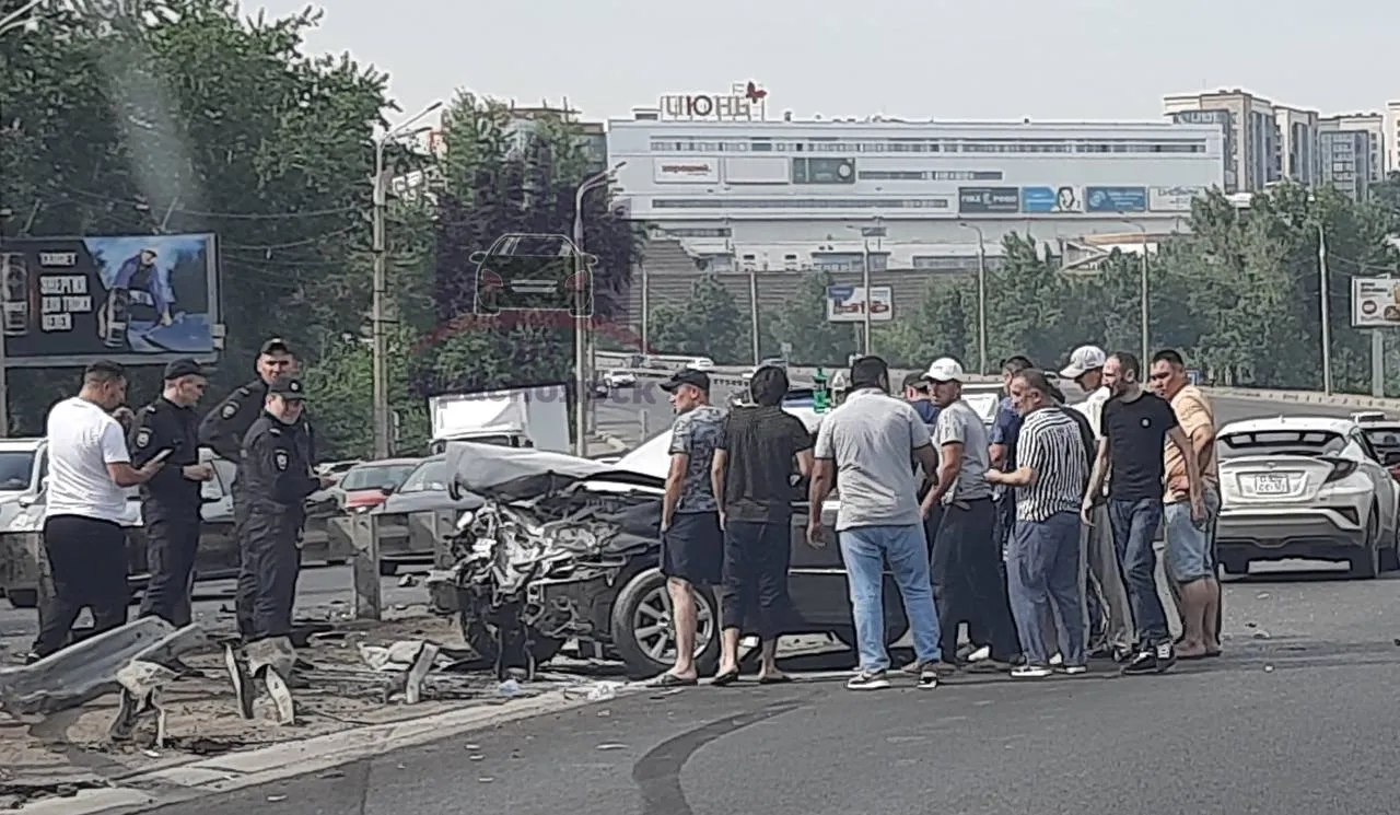 В Красноярске на Октябрьском мосту из-за аварии образовалась пробка