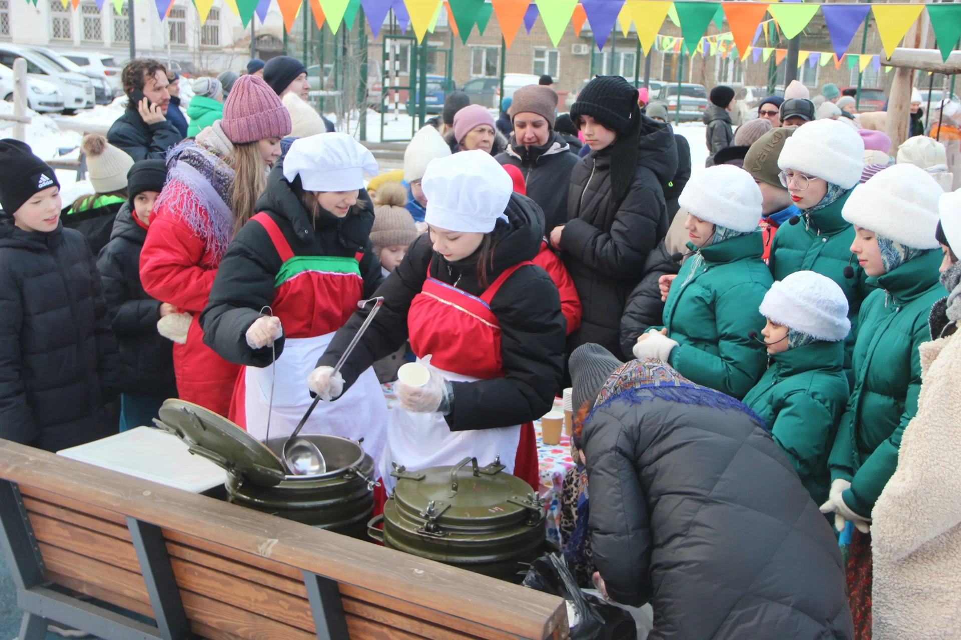 В Железнодорожном районе Красноярска прошёл масленичный разгуляй