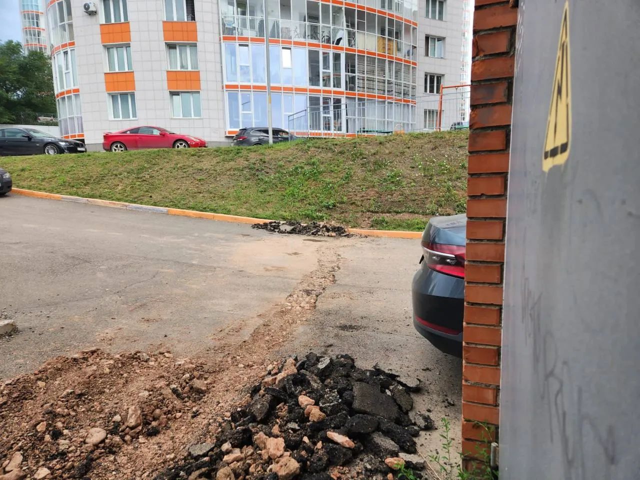 В Красноярске на Борисова начали восстанавливать уличное освещение
