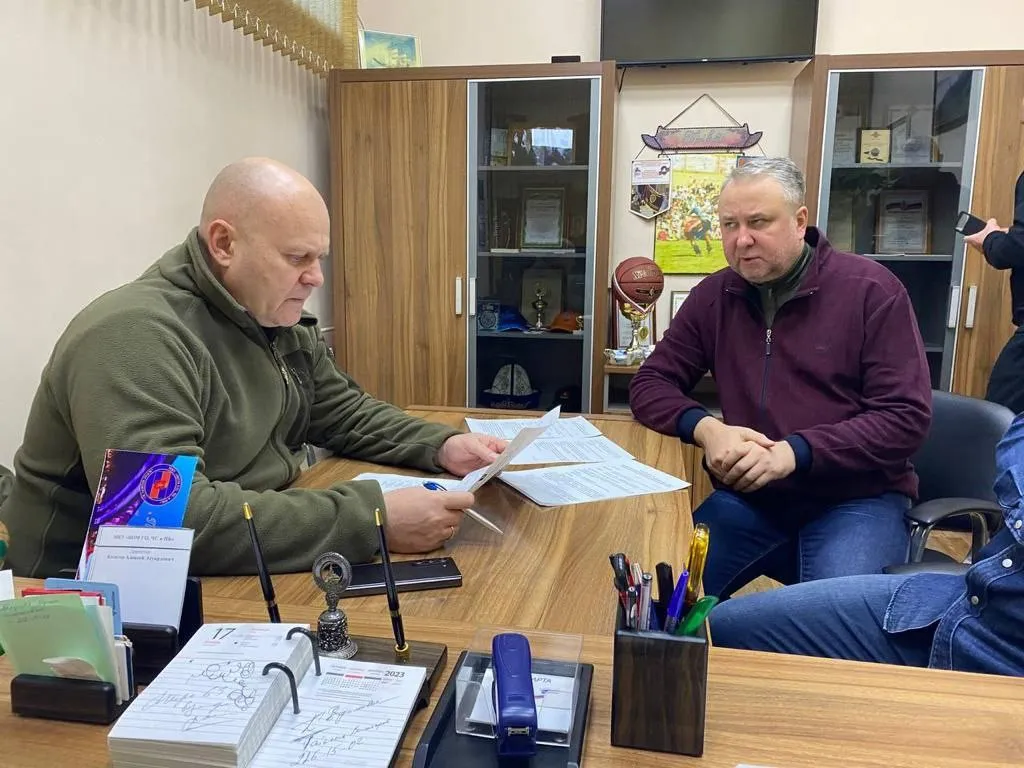 В Красноярске с последствиями урагана будут бороться и ночью