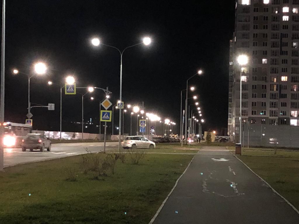 В Красноярске заработало освещение на новой дороге в «Тихих Зорях»
