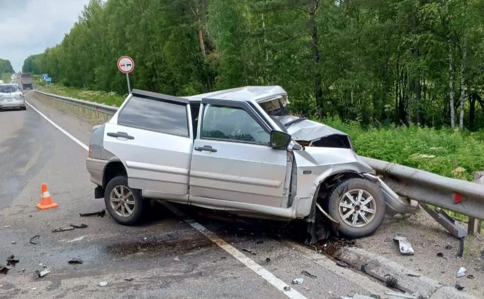 На трассе в Красноярском крае погиб 20-летний водитель ВАЗа