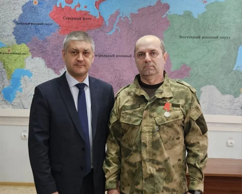 Красноярцу вручили медаль Жукова за подвиг на СВО