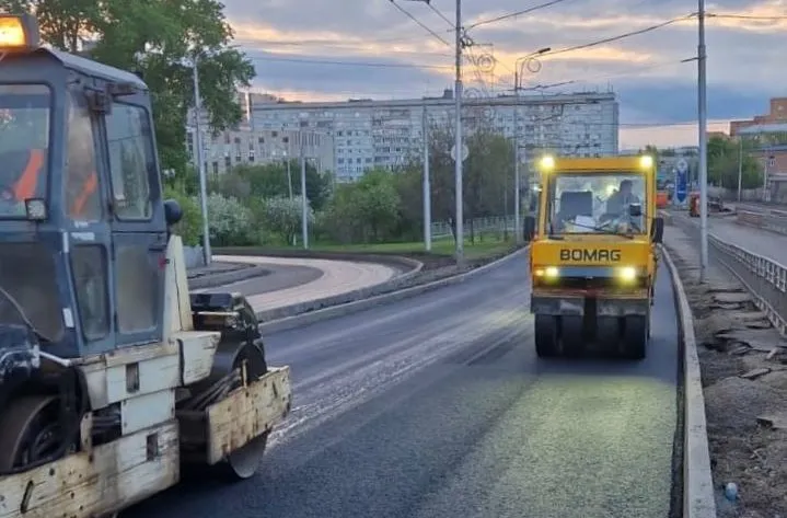 В Красноярске на улице Копылова начали укладывать асфальт