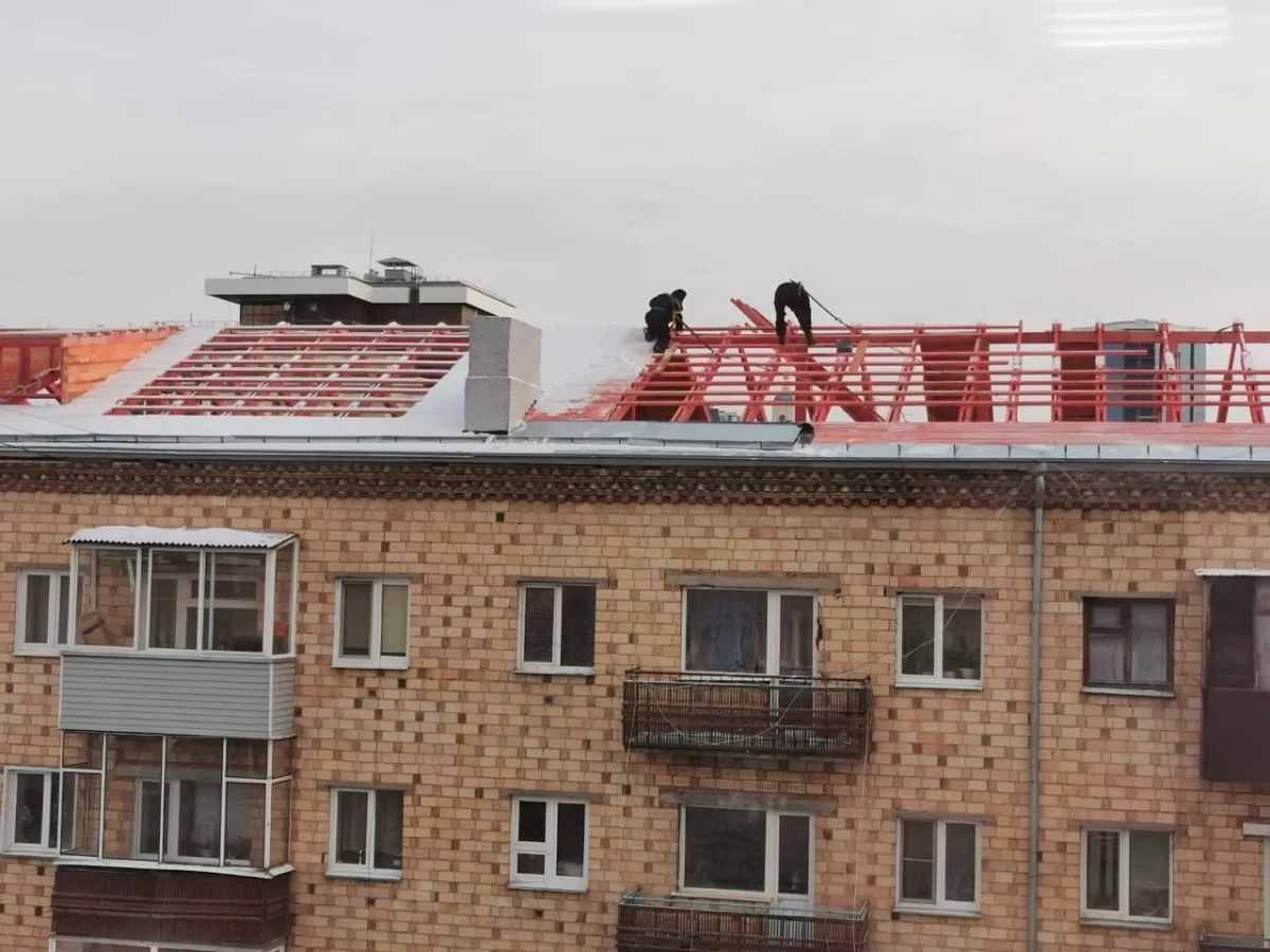 В Красноярске до конца года успеют отремонтировать ещё 12 крыш домов